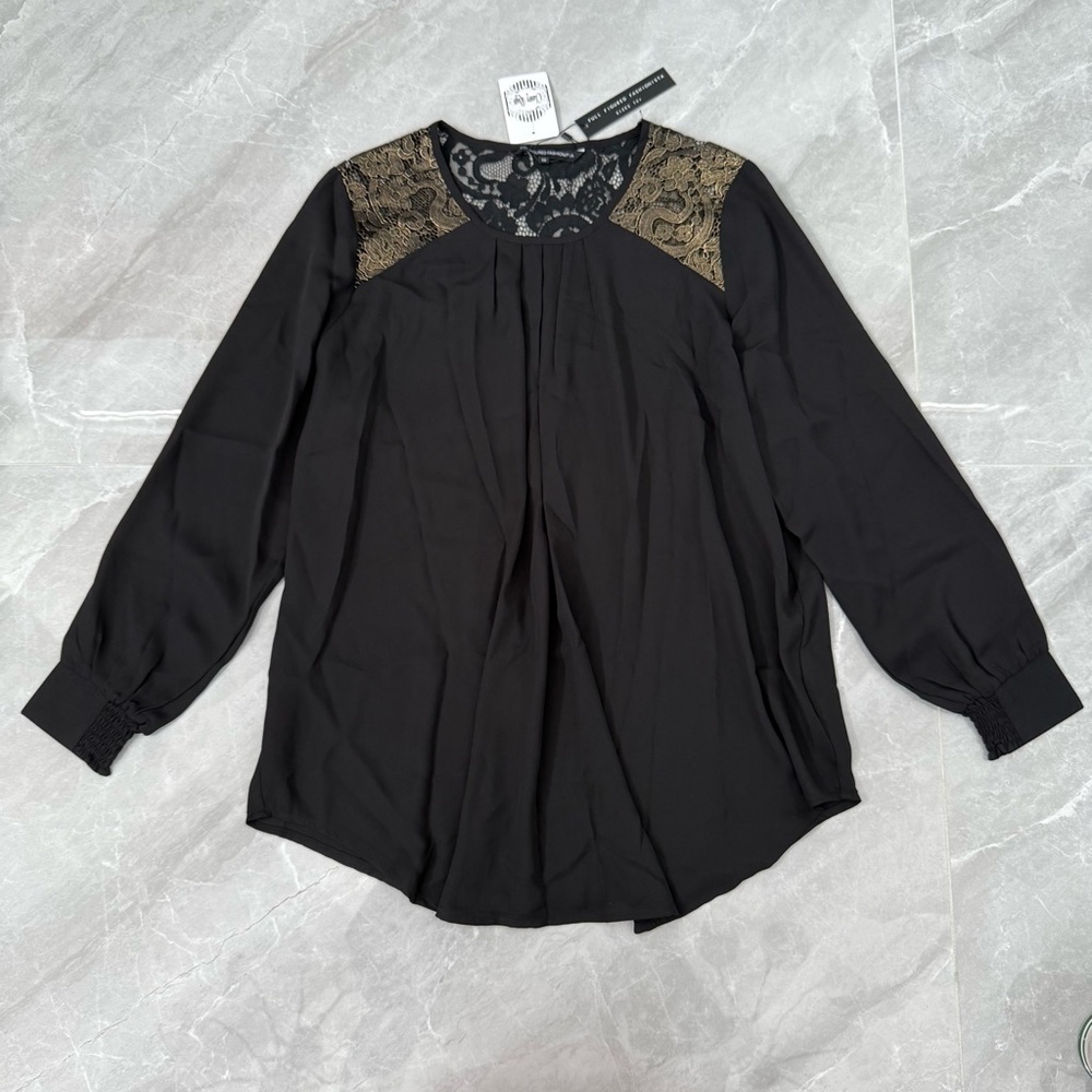 Women’s Full Figured Fashionista Flowy Lace Long Sleeve Top Plus Size 1X
